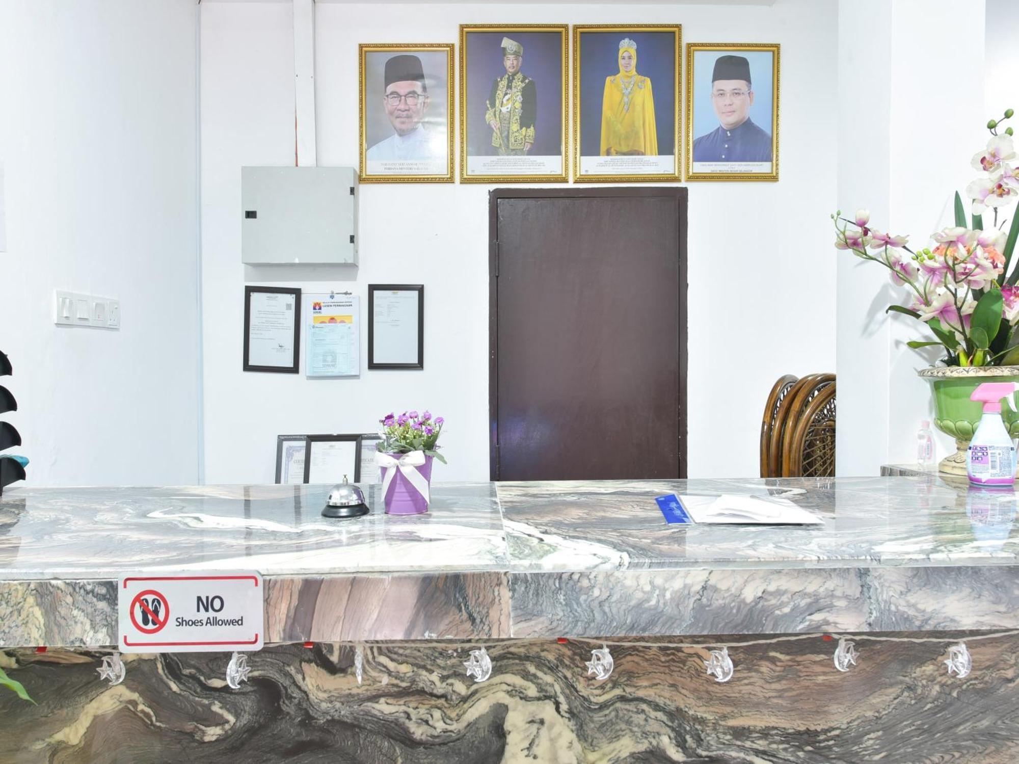 Oyo 90869 Hotel Madeena Inn Sepang Extérieur photo