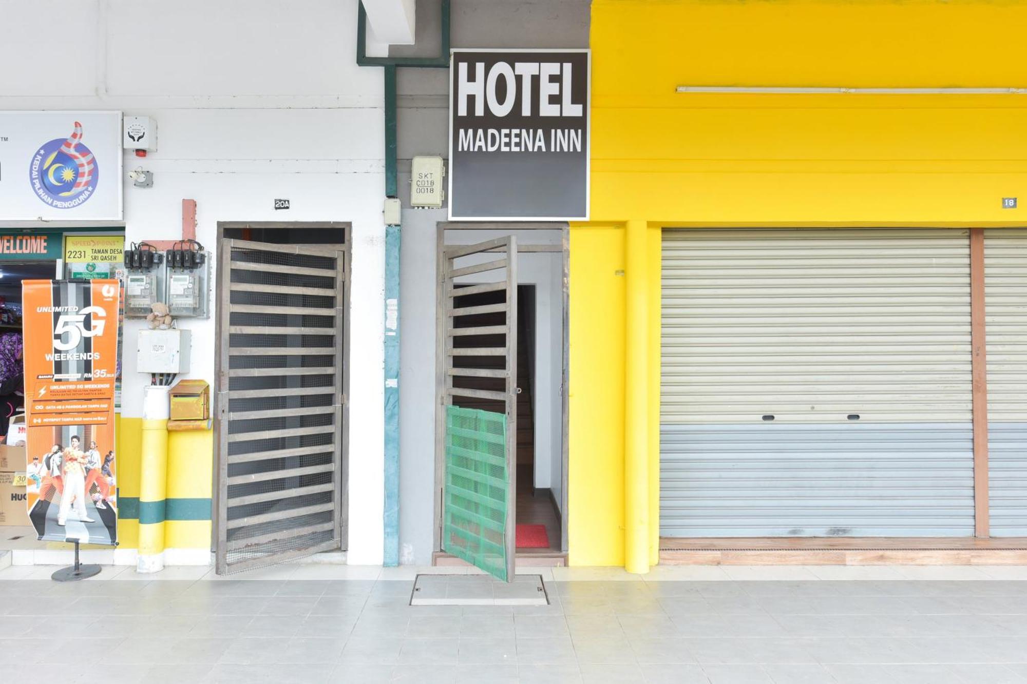 Oyo 90869 Hotel Madeena Inn Sepang Extérieur photo