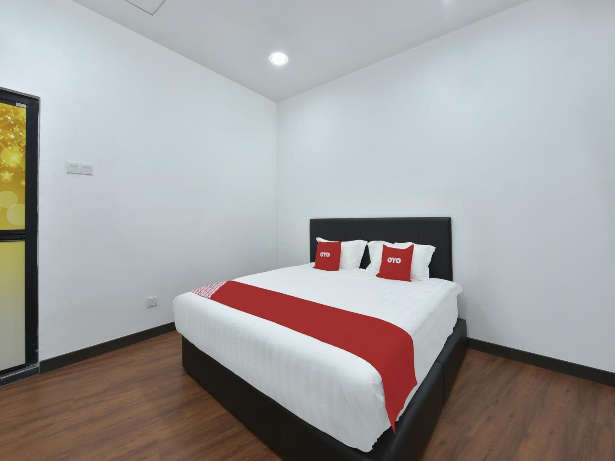 Oyo 90869 Hotel Madeena Inn Sepang Extérieur photo