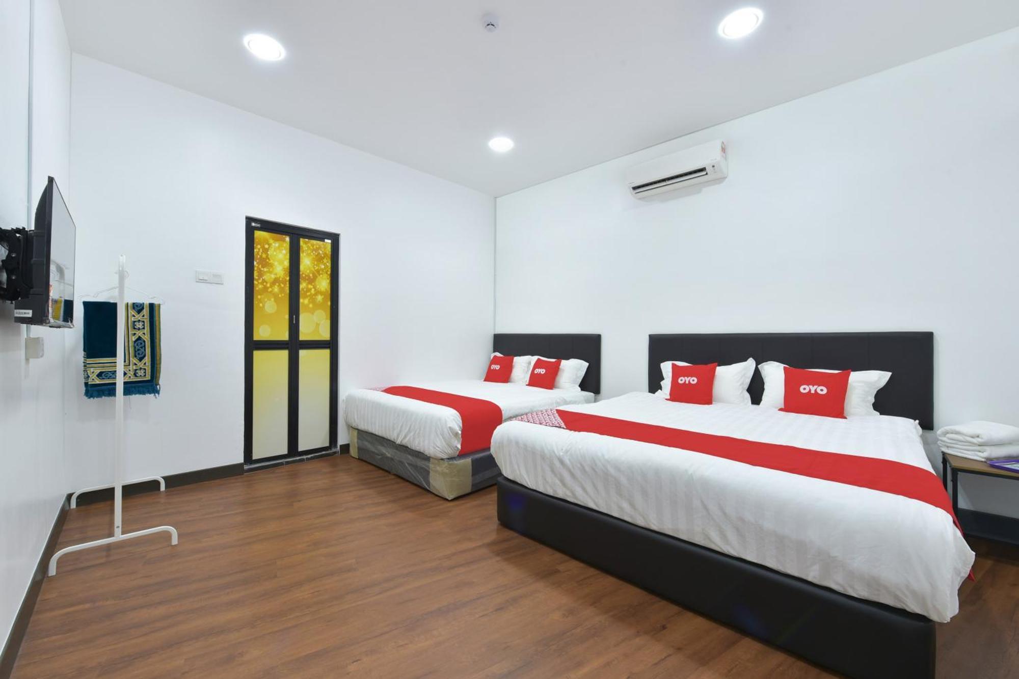 Oyo 90869 Hotel Madeena Inn Sepang Extérieur photo